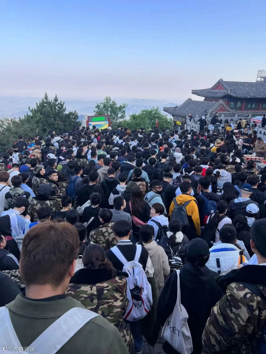 旅游人群4.jpg