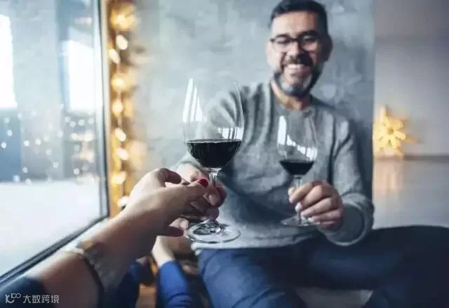 iStock_83250347_couple-drinking-wine-57ace1c45f9b58b5c2feb9fb.jpg
