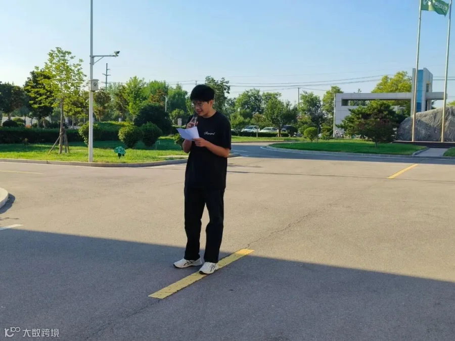 男学生.jpg