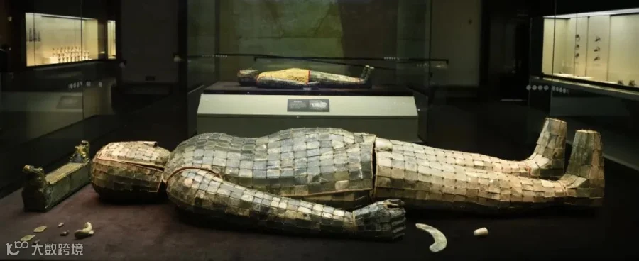The jade burial suits of Liu Sheng (front) and his wife Dou Wan. Chen Zhanwu/VCG