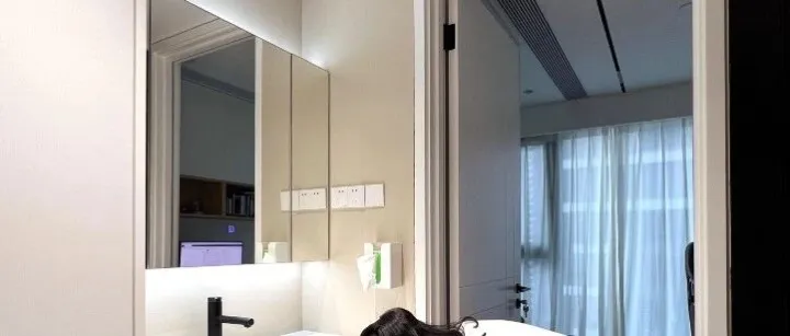 被年轻人家里的“薄柜设计”惊呆了！换个思路后，收纳力翻一倍