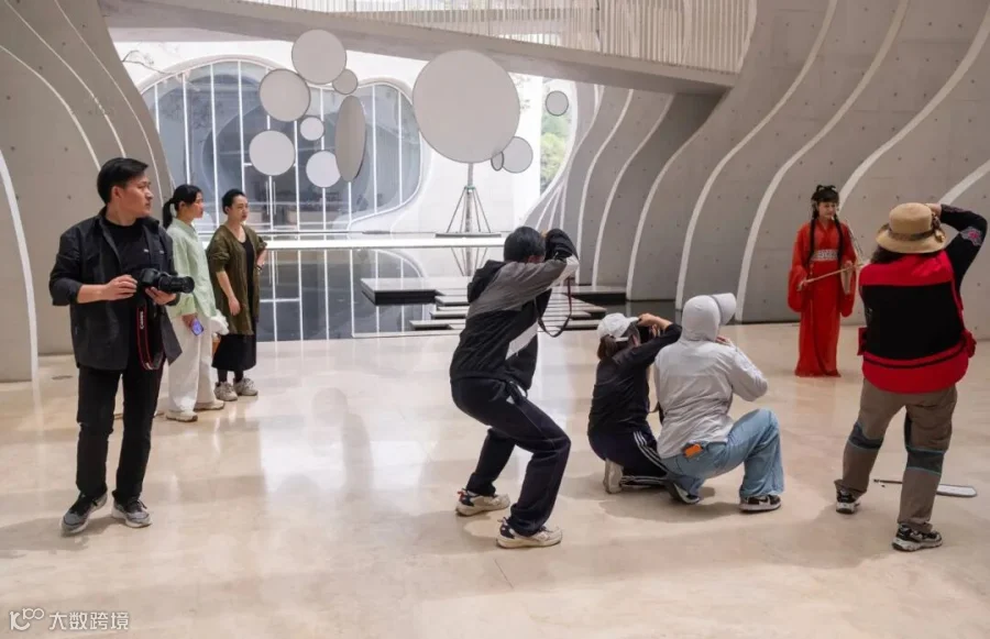 Tourists take photos inside the museum, April 2025. Wu Huiyuan/Sixth Tone