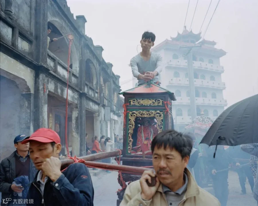 Youths join the parade during Spring Festival on Donghai Island, Guangdong province, 2014. Courtesy of Chen Liang