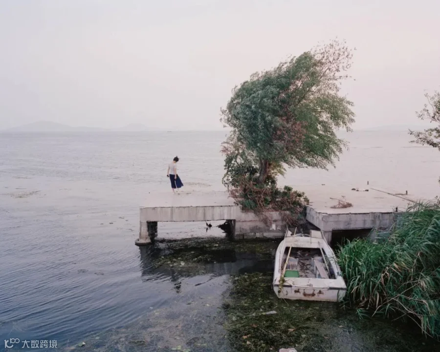 A woman enjoys a lakeside outing on a breezy day, Suzhou, Jiangsu province, 2013. Courtesy of Chen Liang