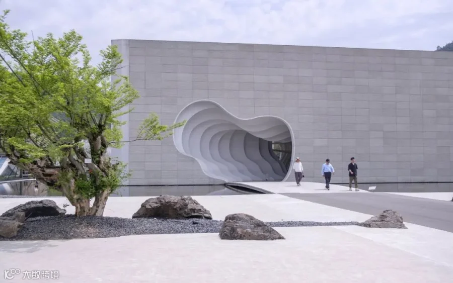 Tourists visit the China Xuan Paper Museum, April 2025. Wu Huiyuan/Sixth Tone