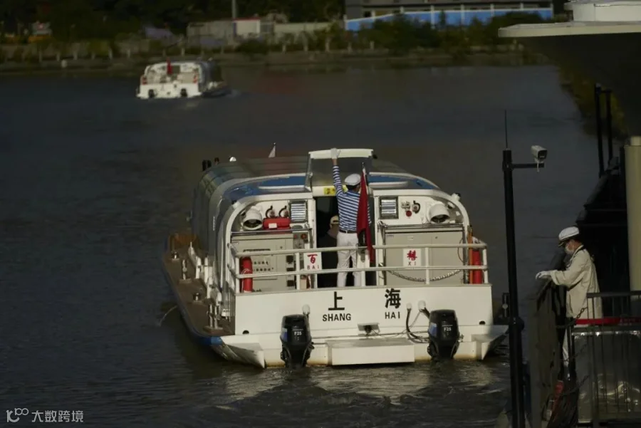 Short cruises debuted on Suzhou Creek in 2022, Shanghai. Wu Huiyuan/Sixth Tone