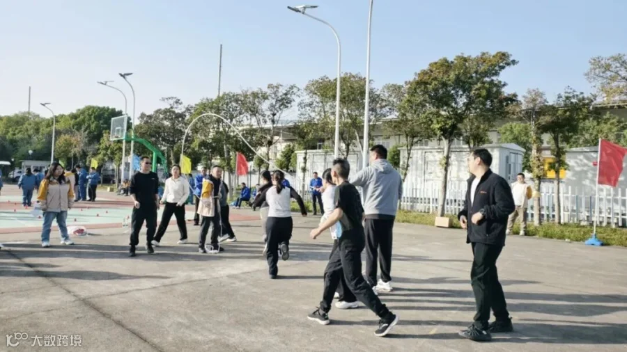 6-1跳长绳.jpg