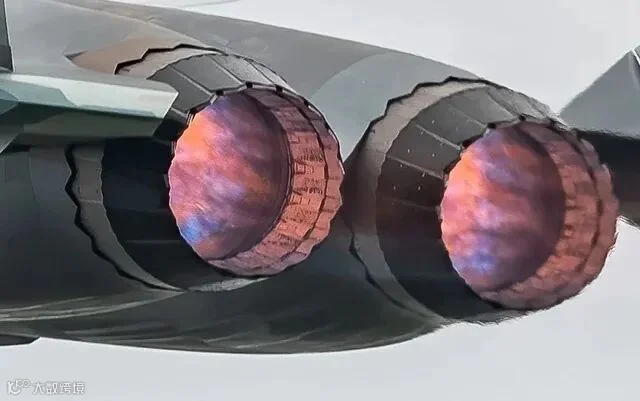 close-up-of-j-20-with-ws-10c-engine-1093-919-v0-31cdcopcu2c81.jpg.jpg