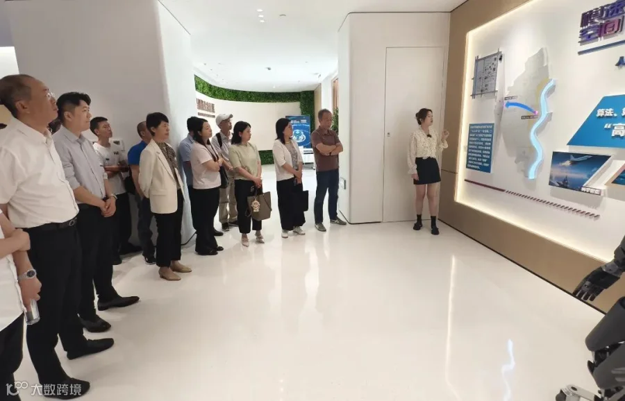 2-参观-1.jpg