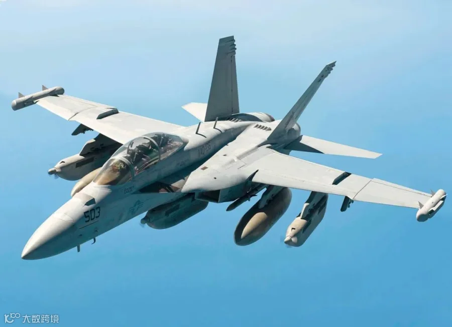 1600px-U.S._Navy_EA-18G_Growler_breaks_away_from_a_U.S._Air_Force_KC-135_(altered).jpg