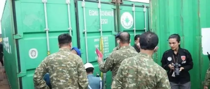 两艘船舶在新加坡海峡被拦截，25个集装箱货柜被查扣丨壹航运