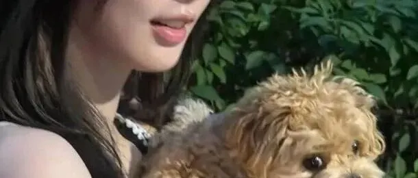 아이들 미연, 흑발로 염색하니 더 예쁘다…강아지 끌어안고 “좋아 죽겠어”