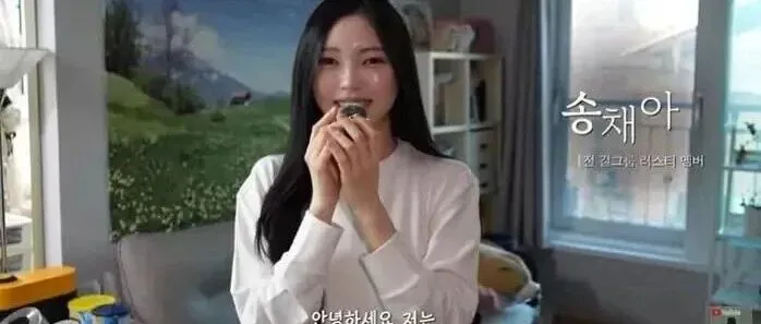 돌연 은퇴한 '30살' 걸<em>그</em>룹 리더<em>의</em> 인생 2막 "쓰<em>레</em>기<em>장</em> 숙소서 호<em>텔</em>급으로"