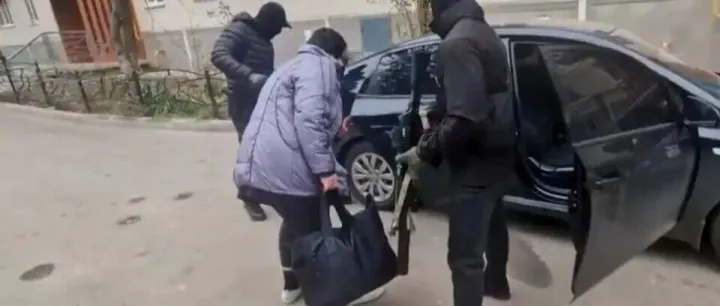 在俄罗斯，一女子先后遭 “杀猪盘” 与 “人体炸弹” 的双重噩梦