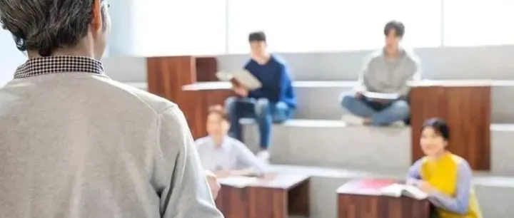 "여자 10명 중 8명은 성매매로 용돈벌이" 학생들 앞에서 '망언' 쏟아낸 대전 사립대 교..