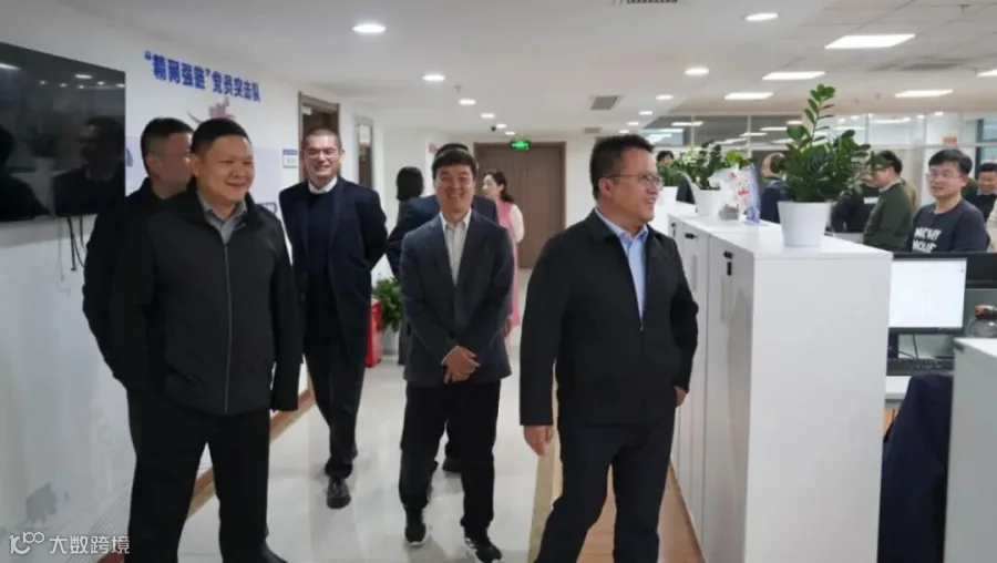 暖心送福