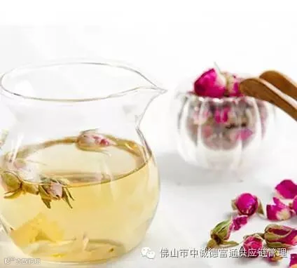 散落的花瓣