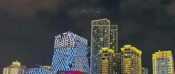柳州到柳东的行政新区是我见过最冷清的：名义上城市重心东移，实际上晚上连路口都安静得过分。