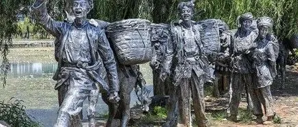 云南这座“滇西旱码头”当年马帮络绎不绝，现在高速公路绕开它，游客也不来
