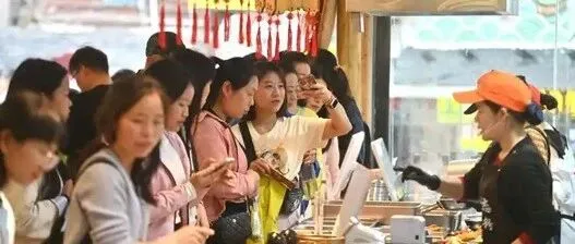 柳州“螺蛳粉特种兵”越来越多，开始向全国蔓延，看完口水流不停了