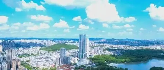 马鞍山本地人现在的心态挺复杂的，不知不觉中，整座城市已经快被隔壁的南京都市圈给彻底吃掉了。