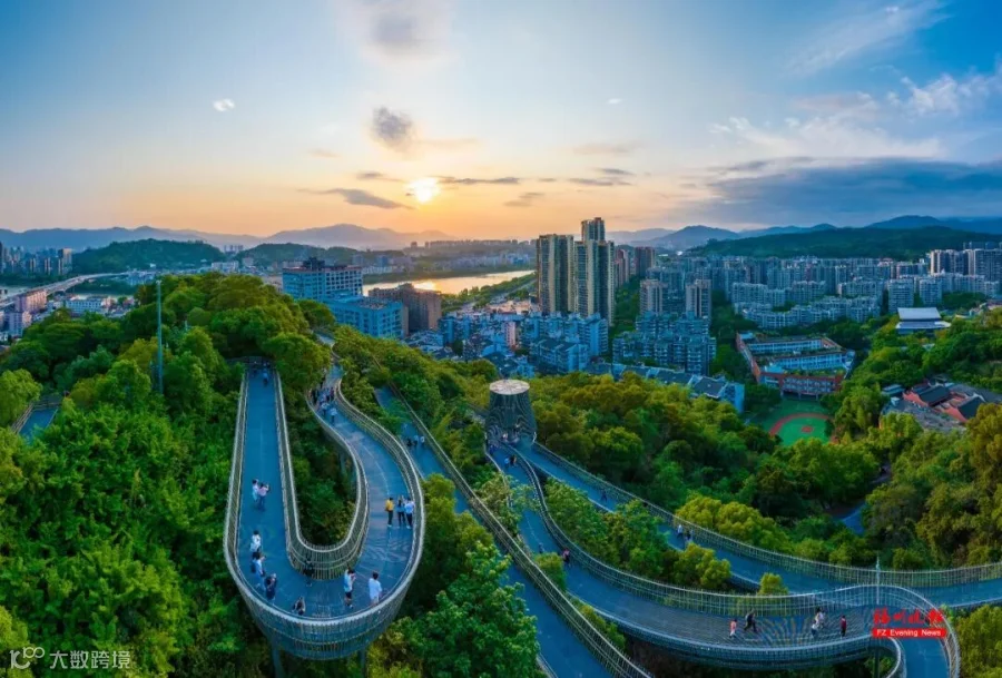 众多市民游客在福州“福道”漫步、游玩。_2024-05-03_林双伟_50%原图_20260324_20260324162827989_6958.JPG