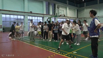 飞的远1.gif