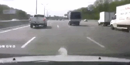轮胎事故.gif