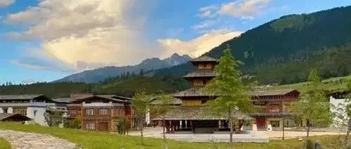 既然林芝顾不上发展昌都，不如放手让昌都跟着<em>那曲</em>去协同发展。