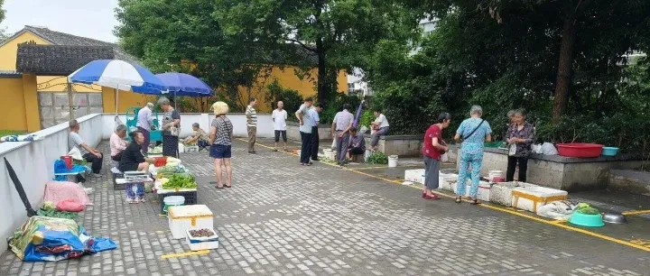 安置小区的老百姓有地方卖菜了！越城这个街道做法获好评