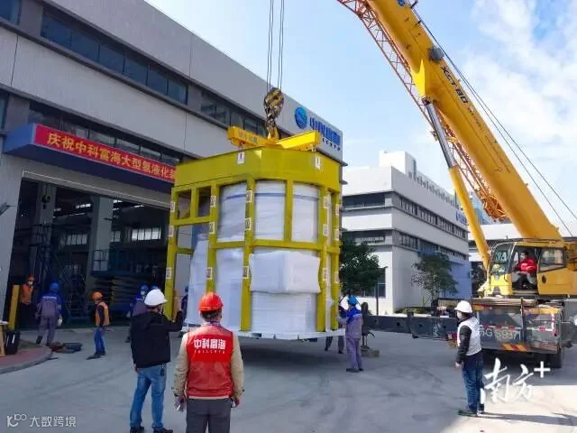 国内首套氢液化出口产品在中山翠亨新区出产发运。 南方+ 卢子衡 拍摄