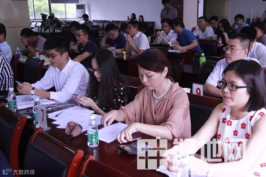 万科投资团队.jpg