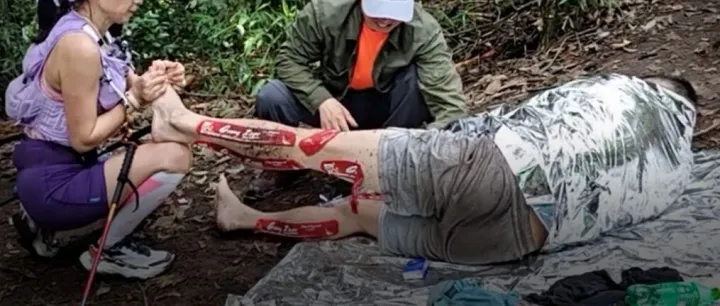 出发前没吃早饭，男子在西湖徒步失温！抽筋、浑身湿透、起鸡皮疙瘩......路过的登山爱好者紧急救助：给他换衣服、按脚、裹保温毯、送补给