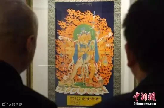资料图:10月3日,香港嘉德2017秋季拍卖会“观想—中国书画四海集珍”专场封面拍品张大千工笔力作《密积金刚》3491万港币成交,估价比成交价低了6倍。 <a target='_blank' href='http://www.chinanews.com/'>中新社</a>记者 杨可佳 摄