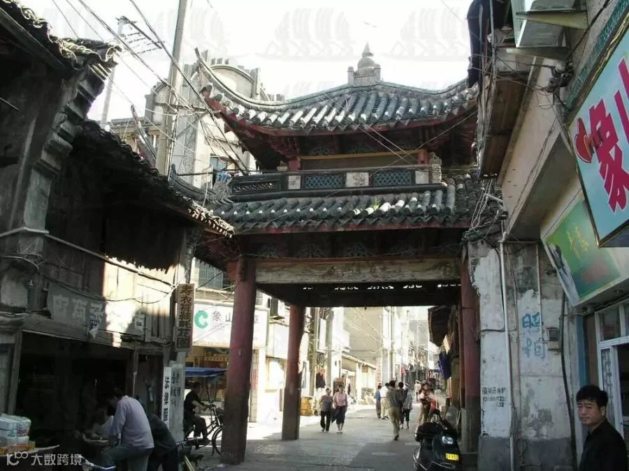 90年代街心戏亭.jpg