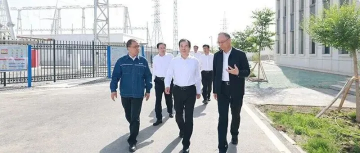 陈小江在<em>吐鲁番</em>调研座谈并接待信访群众