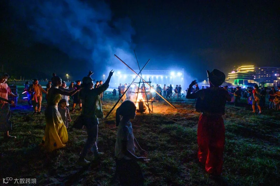 沙滩篝火晚会 (1).jpg