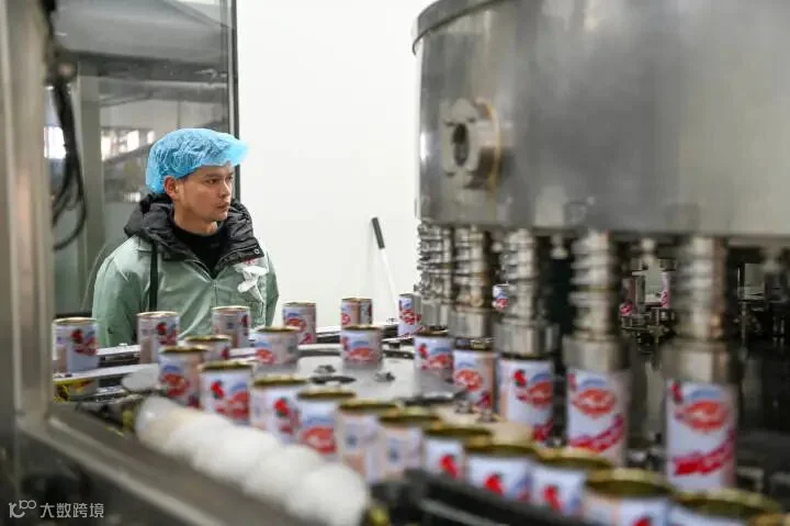 娃哈哈智能化饮料生产基地生产车间2 王健摄.jpg