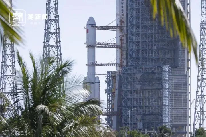 天舟七号船箭组合体2 摄影:倪雁强.jpg