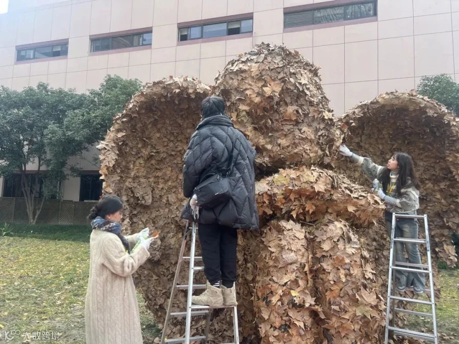 中国美术学院联合浙江大学医学院附属邵逸夫医院举办了“生命之美”艺术疗愈主题创作展览.jpg