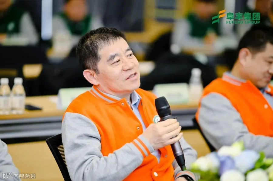 答辩现场导师点评照片2.JPG