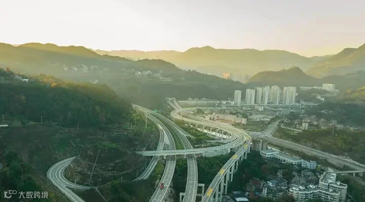 高速看县城,王健摄.jpg