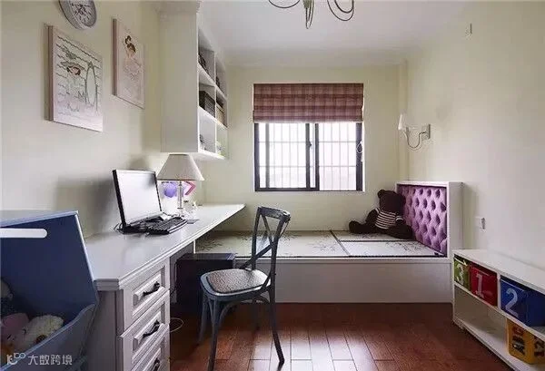 儿童房榻榻米储物