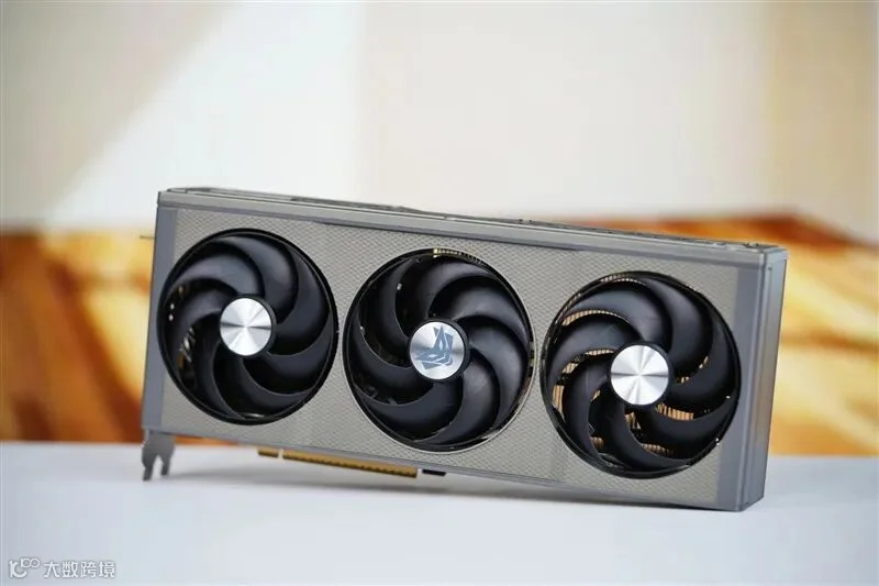 3000元以下价位16GB显卡唯一最优选择！AMD RX 9060 XT首发评测：追平RTX 5060 Ti 8GB 但显存更大 价格更便宜