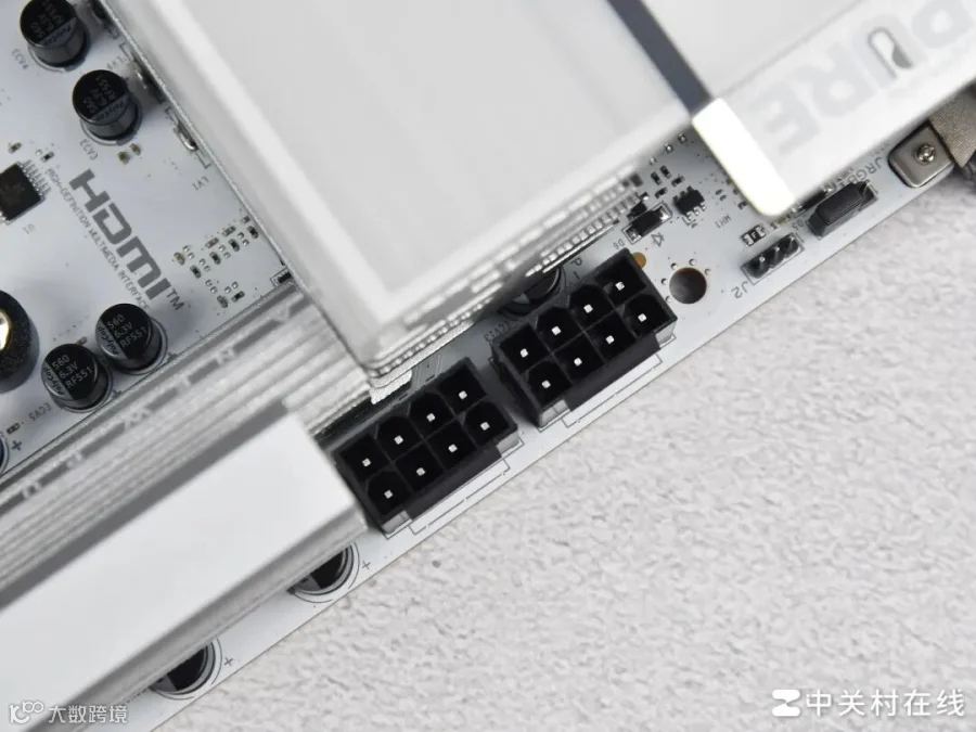 蓝宝石PURE 极地 X870A WIFI7主板评测 纯白配色 跑满X3D