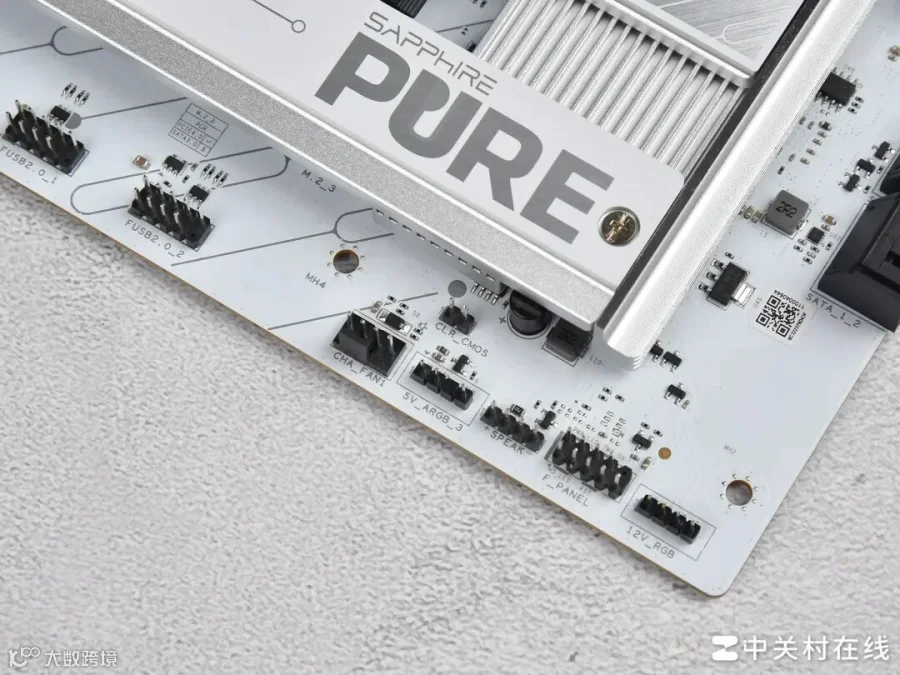 蓝宝石PURE 极地 X870A WIFI7主板评测 纯白配色 跑满X3D