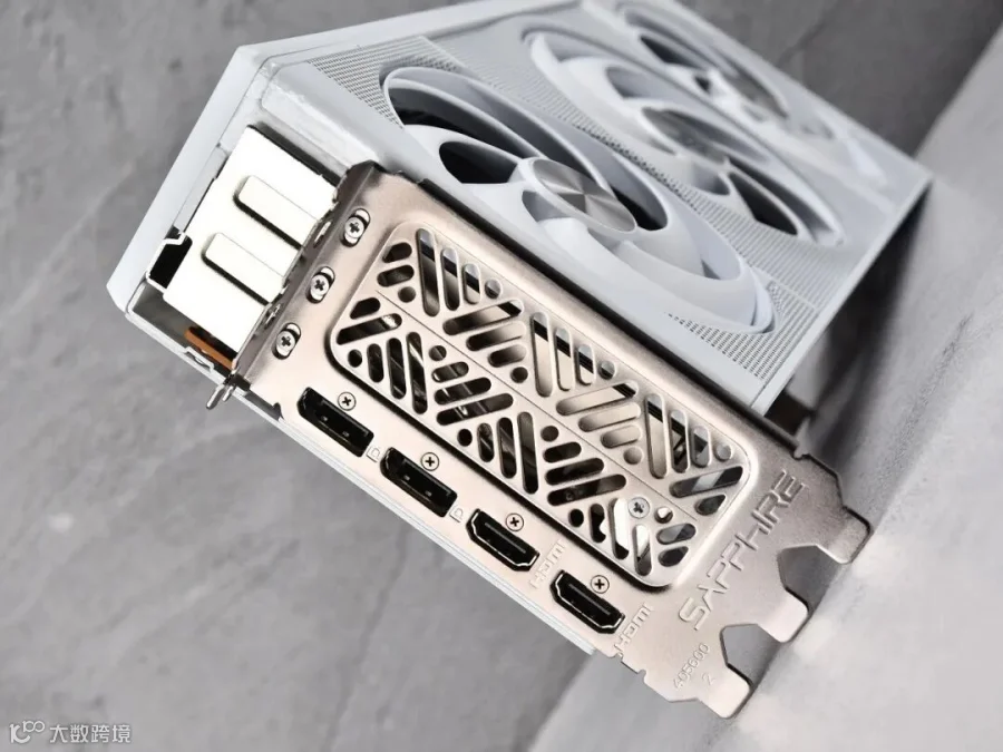 蓝宝石NiTRO+氮动极光RX 9070 XT 16G D6 Phantomlink PE评测 颜值性能超群