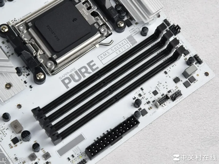 蓝宝石PURE 极地 X870A WIFI7主板评测 纯白配色 跑满X3D