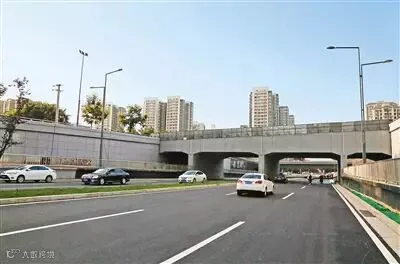 点击图片进入下一页