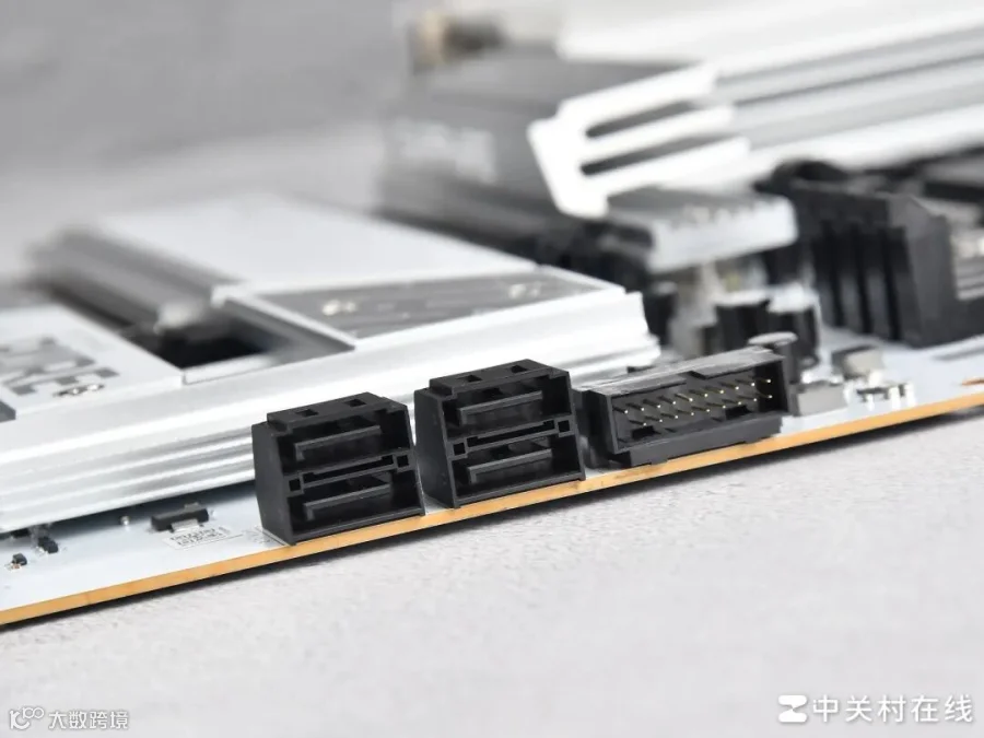 蓝宝石PURE 极地 X870A WIFI7主板评测 纯白配色 跑满X3D